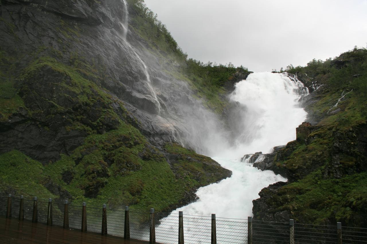 Der Fjordtraum In Balestrand Direkt Am Wasser מראה חיצוני תמונה